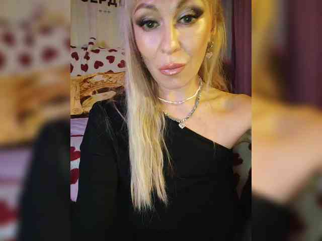 Blondi_Love webcam