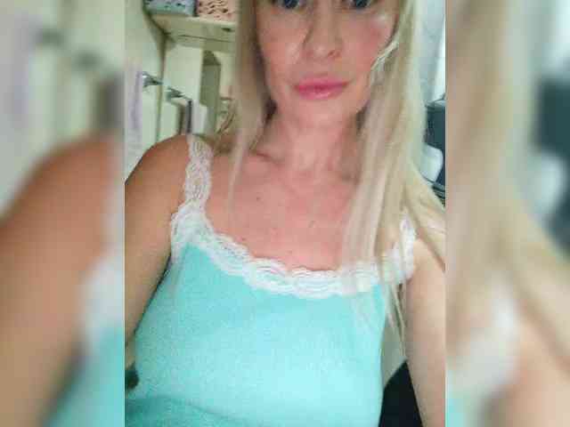 Blondi_Love webcam