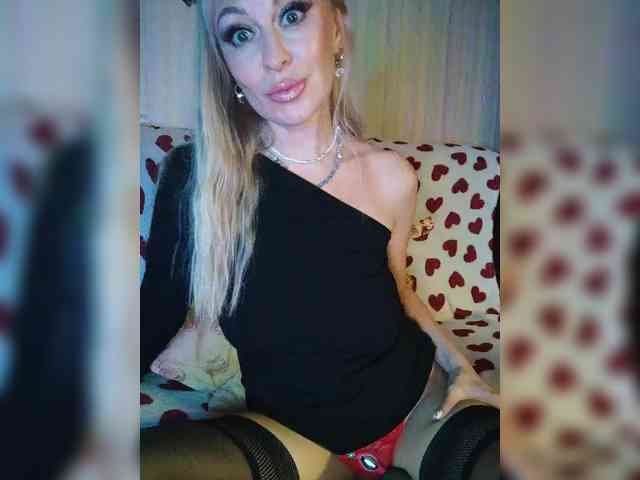 Blondi_Love webcam