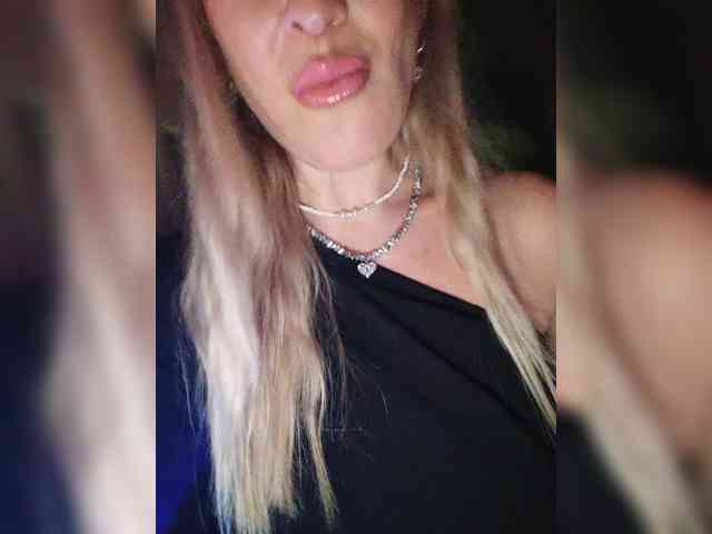 Blondi_Love webcam