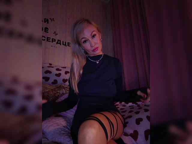 Blondi_Love webcam