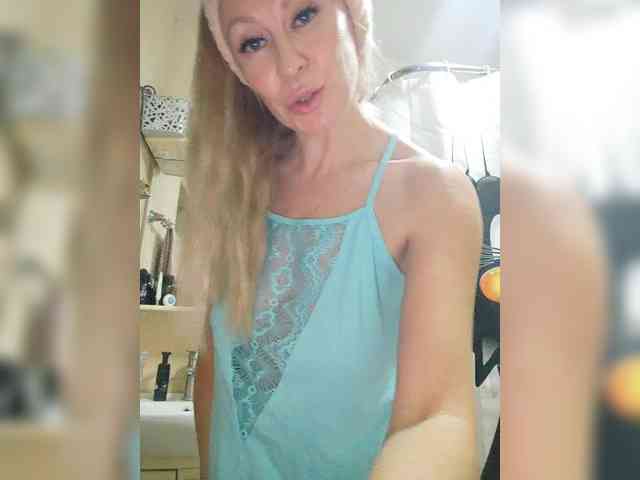 Blondi_Love webcam