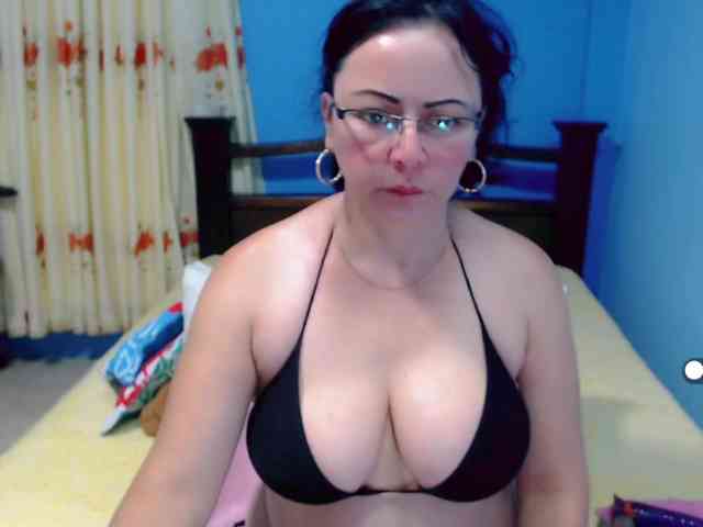 LilyBenet1 webcam