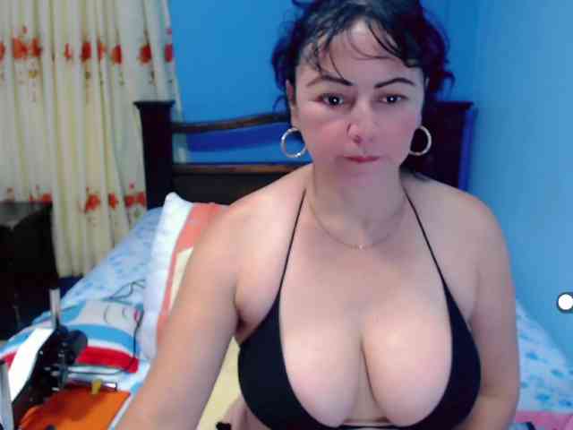 LilyBenet1 webcam