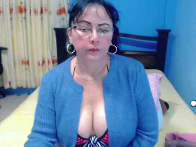 LilyBenet1 webcam
