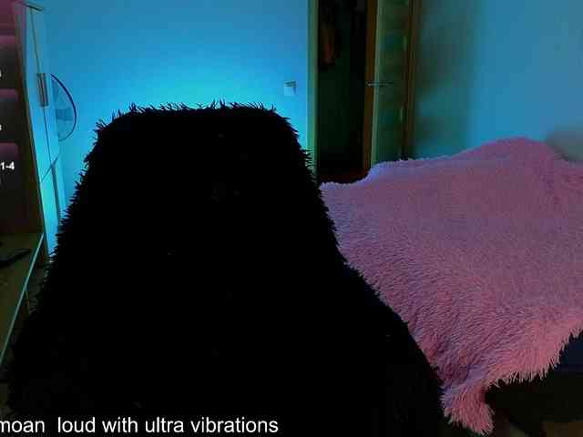 MilanaOmgReal webcam