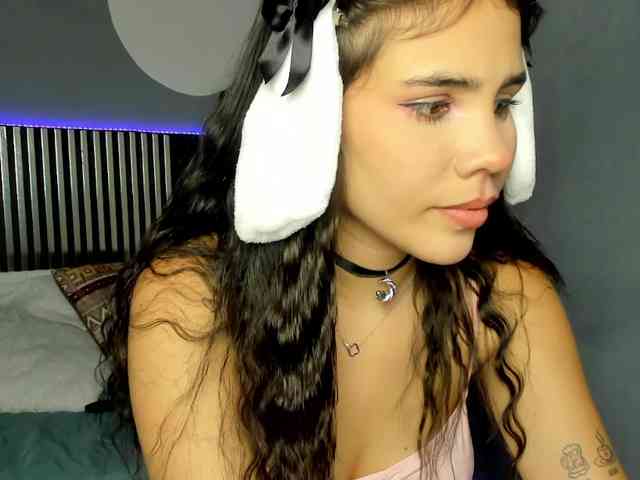 EmilyBeltonn webcam