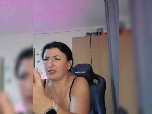 Hotangel75 webcam