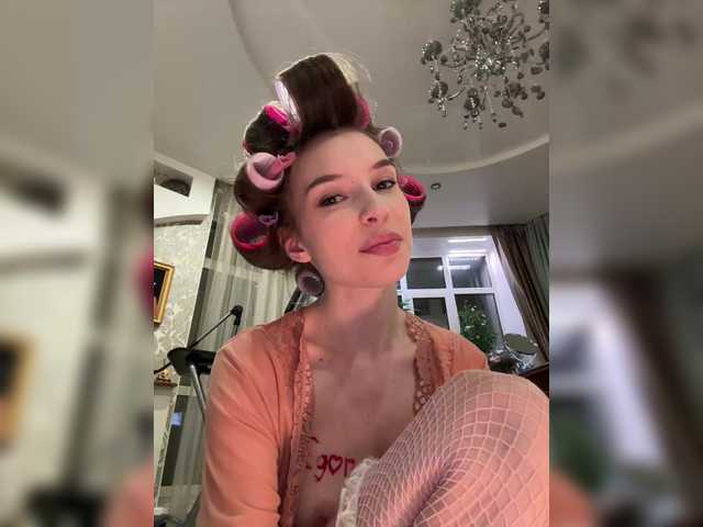 Vai a chattare su WednesdayFridayAddams WednesdayFridayAddams