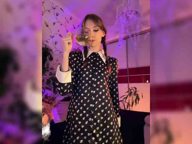 WednesdayFridayAddams webcam