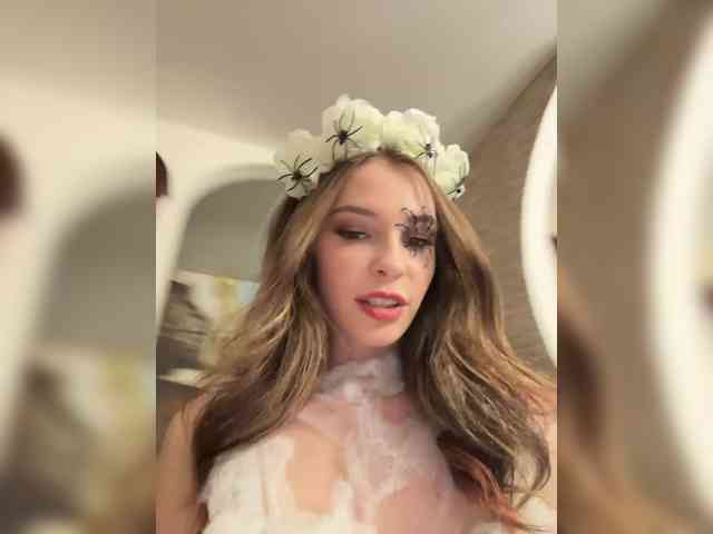 WednesdayFridayAddams webcam