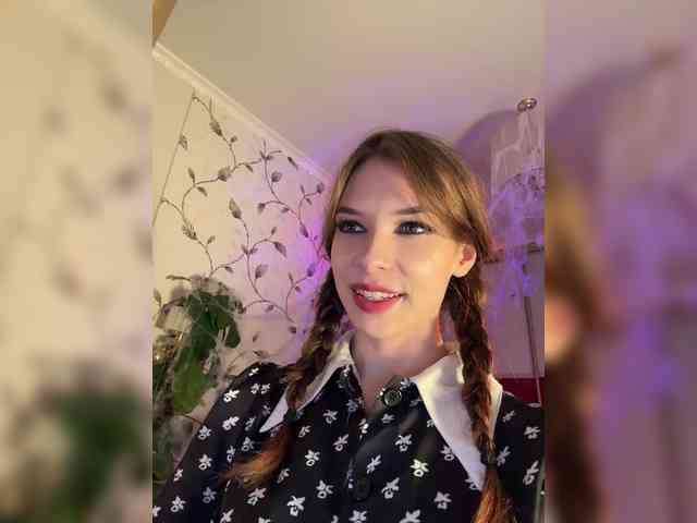 WednesdayFridayAddams webcam