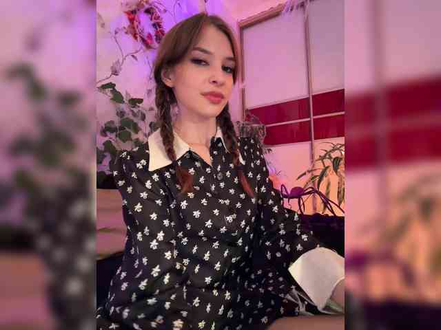 WednesdayFridayAddams webcam