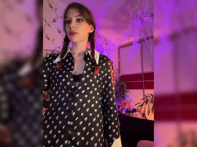 WednesdayFridayAddams webcam