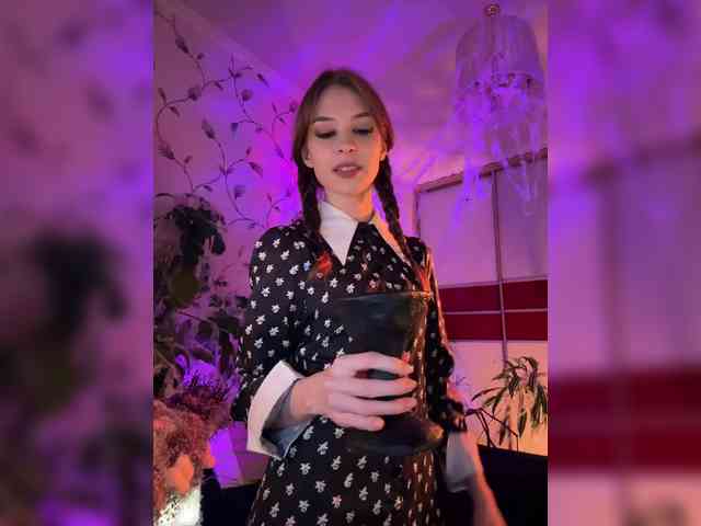 WednesdayFridayAddams webcam