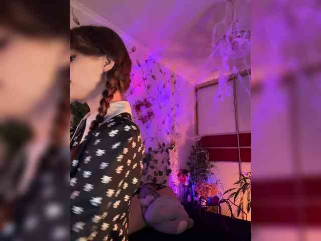 WednesdayFridayAddams webcam