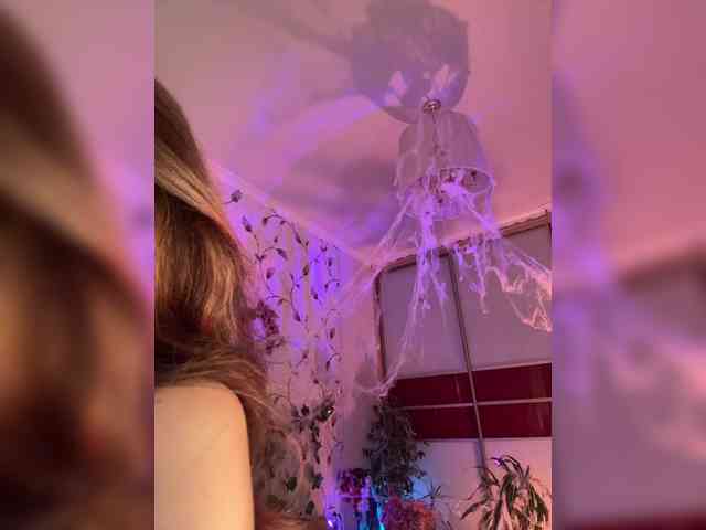 WednesdayFridayAddams webcam