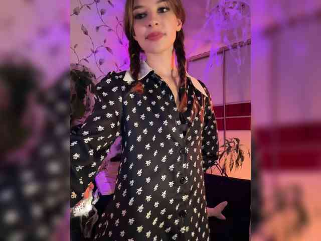 WednesdayFridayAddams webcam