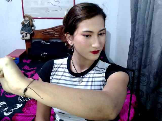 LadyMilk webcam