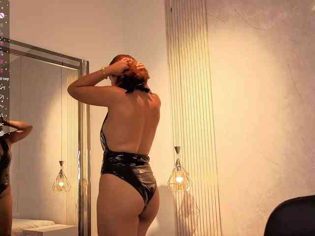 Luisa-Martinez webcam