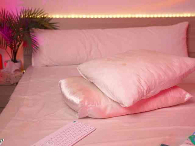 Lexi-Reed webcam