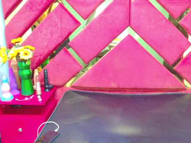 FreyjaNaugthy webcam