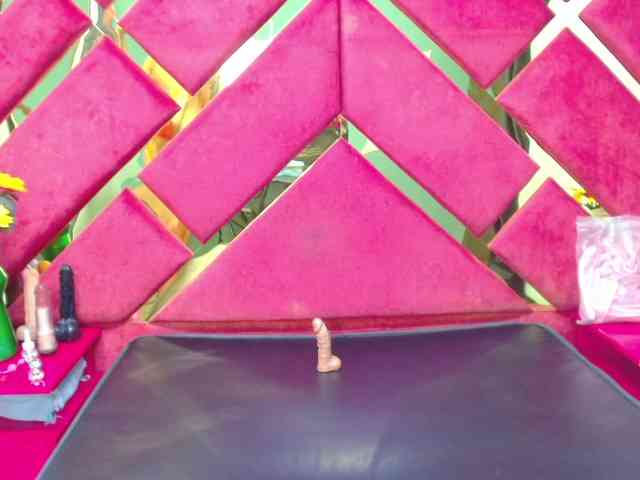 FreyjaNaugthy webcam