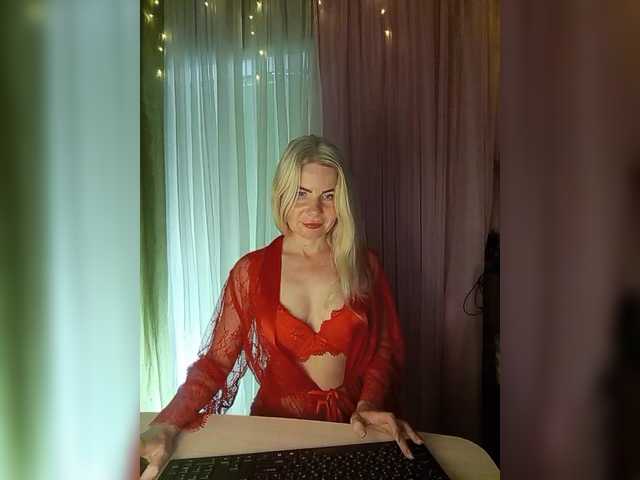 LoveMiyaLika webcam