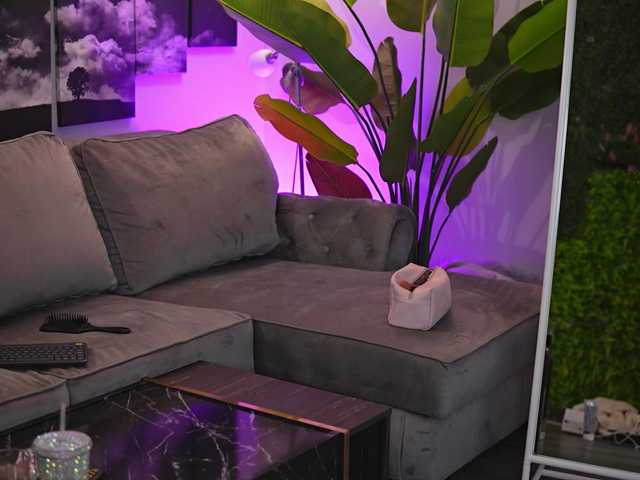 Accedi alla chat con il nickname RaquelleVon RaquelleVon