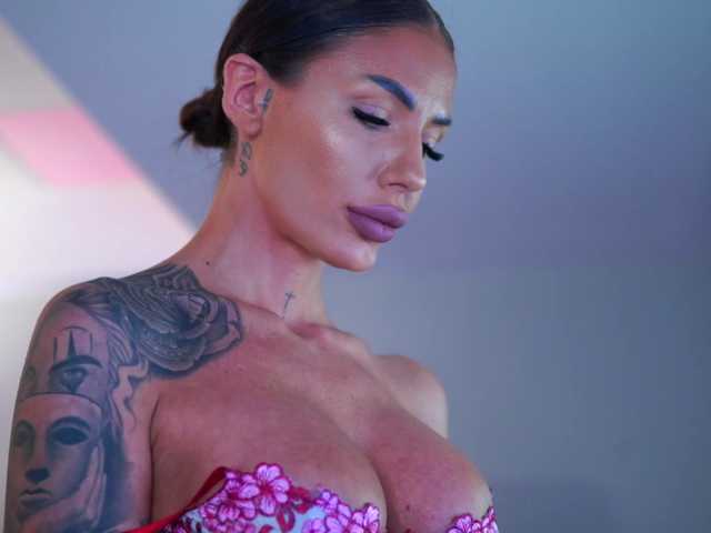 Entrez le videochat erotique avec le
modèle RaquelleVon RaquelleVon