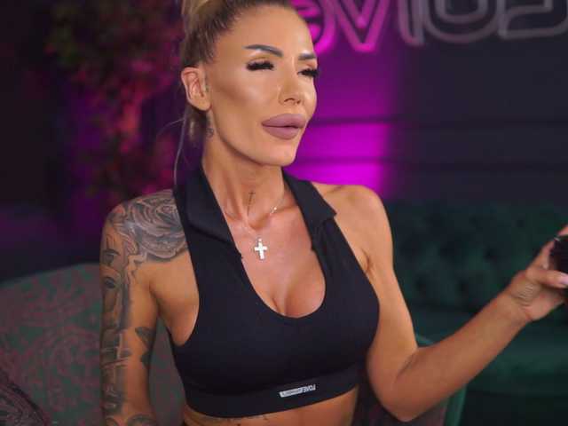 RaquelleVon