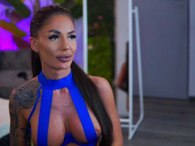 Accedi alla chat con il nickname RaquelleVon RaquelleVon