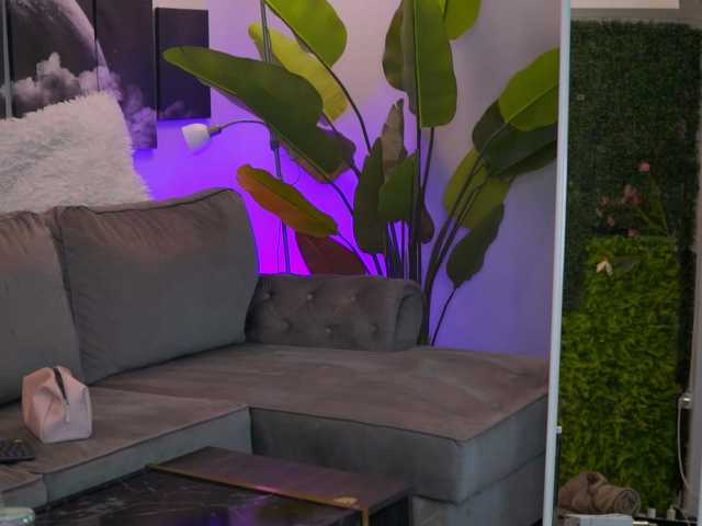 Vai a chattare su RaquelleVon RaquelleVon