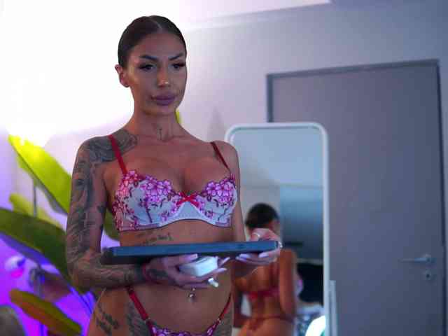 RaquelleVon's Sexcam