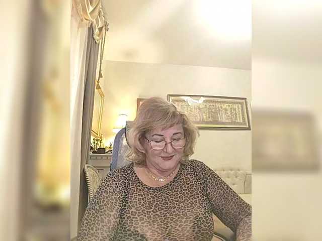 Entra en el chat con el modelo KarinkaSweet KarinkaSweet