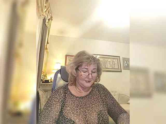 KarinkaSweet webcam