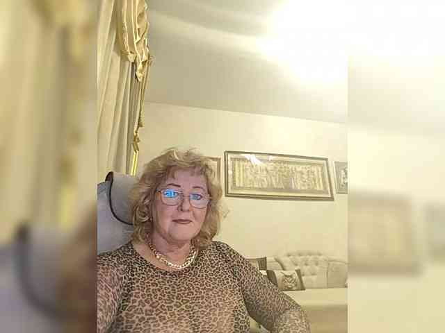 KarinkaSweet webcam