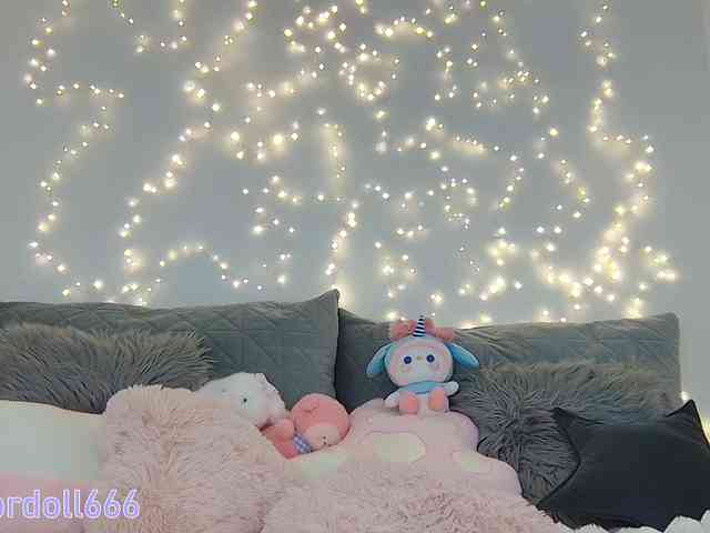 BrokenDoll666 webcam