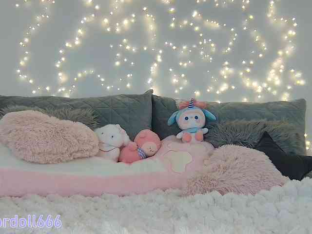 BrokenDoll666 webcam