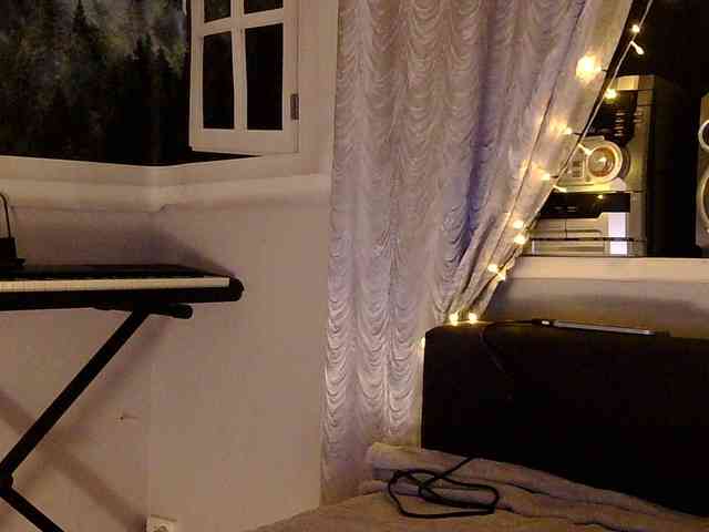 Emily_Silence webcam