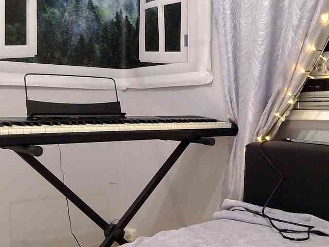 Emily_Silence webcam