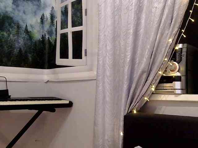 Emily_Silence webcam