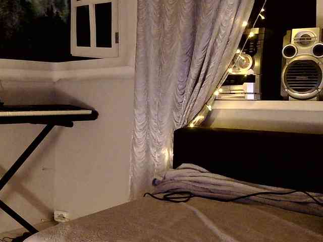 Emily_Silence webcam