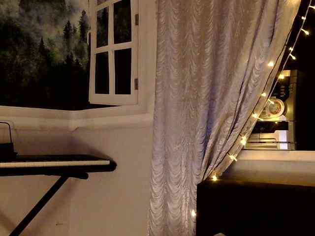 Emily_Silence webcam