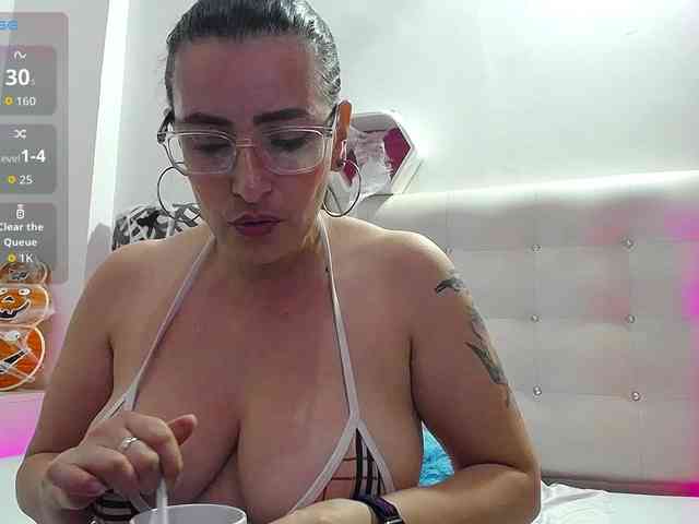 Horny-juliette webcam