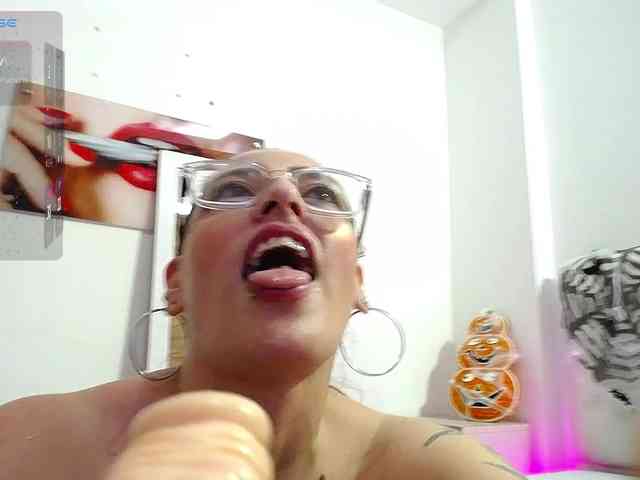 Horny-juliette webcam