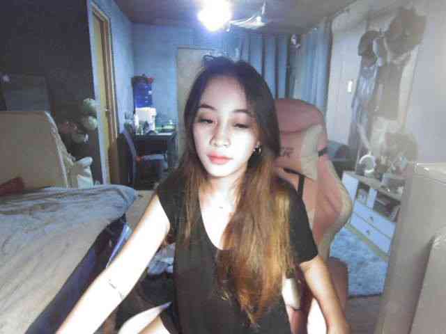 AllieSpankalot webcam