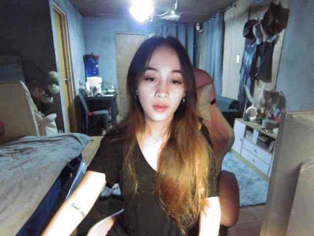 AllieSpankalot webcam