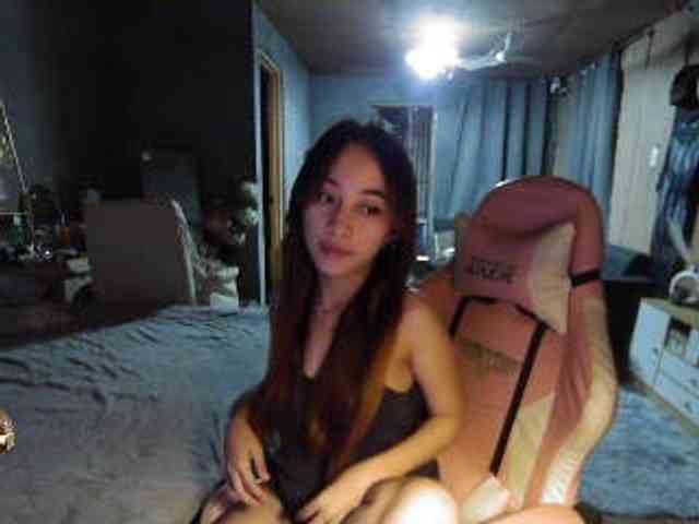 AllieSpankalot webcam