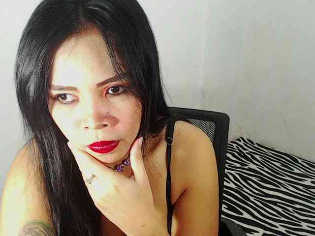 PinaySweetMommyxx webcam